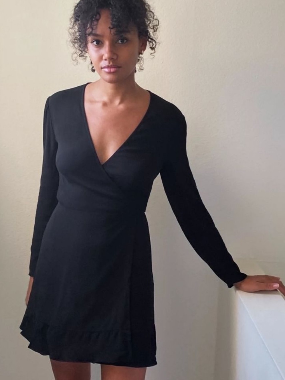 ARITZIA SUNDAY BEST V-Neck Long Sleeve Mini Wrap Dress Ruffle Hem